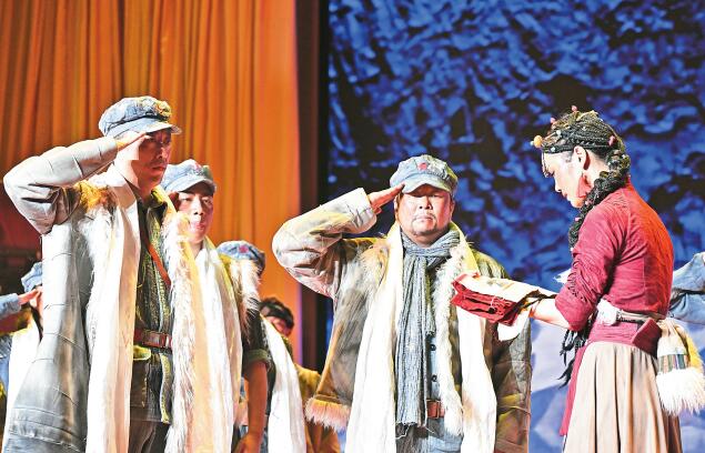 劇場(chǎng)黨課《永遠(yuǎn)的長(zhǎng)征》走進(jìn)軍營(yíng)