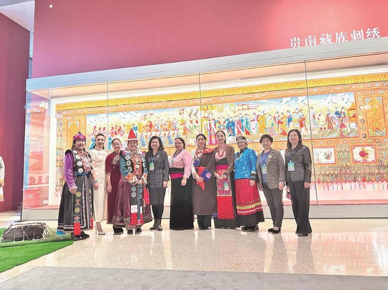 貴南藏繡亮相中國(guó)工藝美術(shù)館