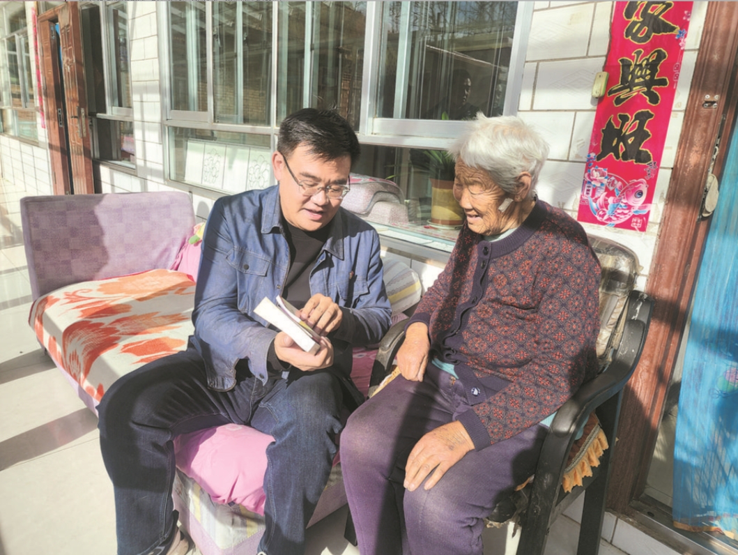 【鞏固拓展脫貧攻堅(jiān)成果同鄉(xiāng)村振興有效銜接進(jìn)行時(shí)·駐村干部風(fēng)采】 駐村路上顯擔(dān)當(dāng) 一腔熱忱辦實(shí)事 ——記祁連縣八寶鎮(zhèn)白楊溝村駐村工作隊(duì)