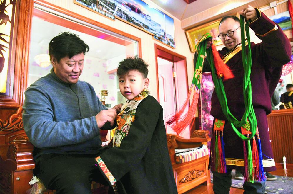 青海海西:長(zhǎng)江源村村民喜迎新年