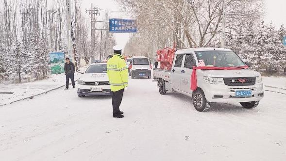 以雪為令:全省交警疏堵保暢