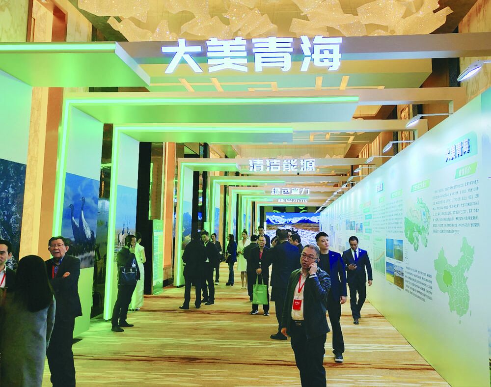 �������ຣ���Gɫ�������𺽣��Gɫ�����Gɫ�����D(zhu��n)��֮�á����ຣ�Gɫ�����a(ch��n)�I(y��)�l(f��)չ�ƽ����(c��)ӛ