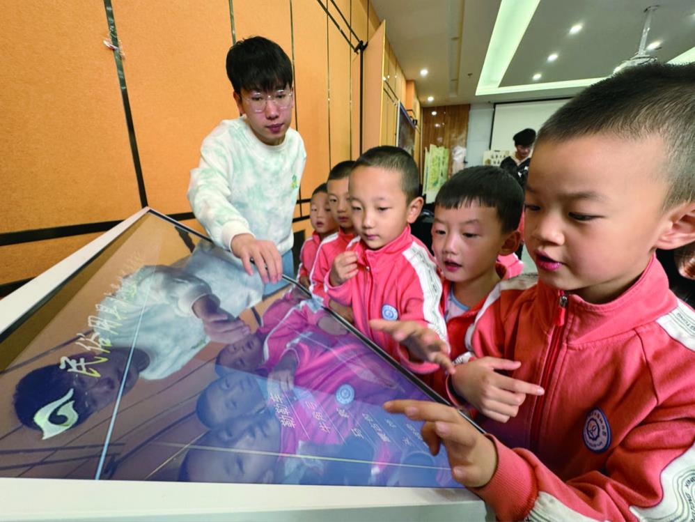 ����չ�[�M(j��n)��^(q��)