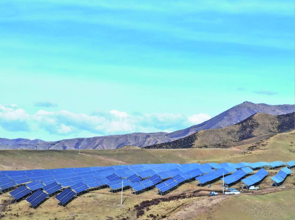 青海同仁:“牧光儲(chǔ)”光伏項(xiàng)目提速加力保進(jìn)度