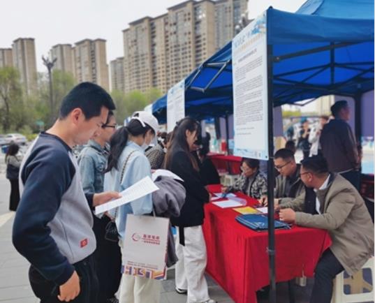 青海西寧:破解民企用工難!300家企業(yè)現(xiàn)場攬才