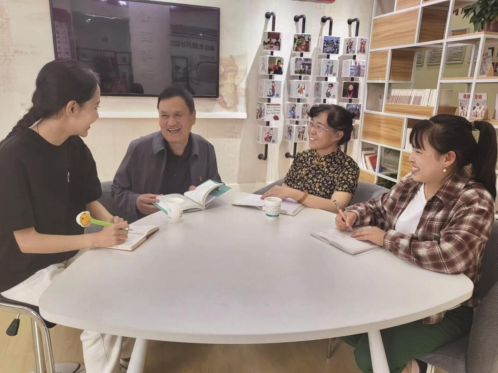 【鑄牢共同體 中華一家親】“每個人都是一顆寶貴的石榴籽”