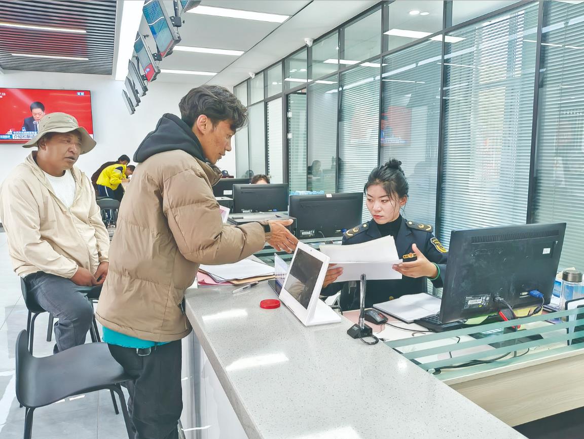 政務服務有“速度” 群眾辦事有“溫度”