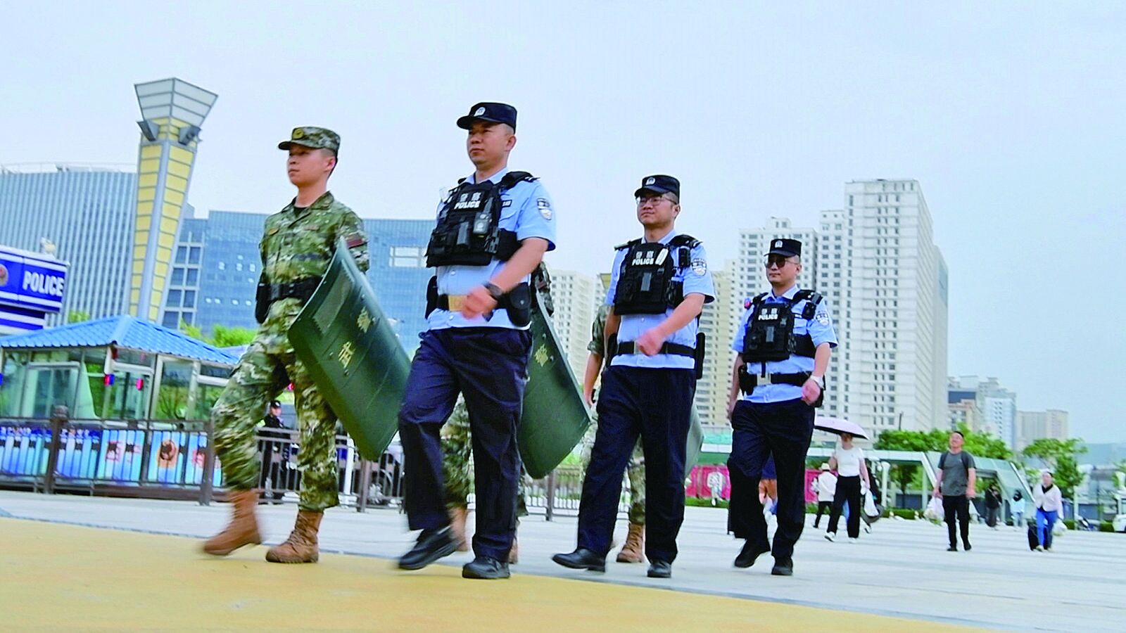 ���Ķ��м~���еļtɫ����