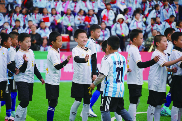 西寧市城西區(qū)舉辦首屆“雪豹杯”校園足球聯(lián)賽