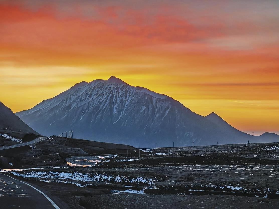 ���ຣ����ɽ����ѩɽ�ճ�