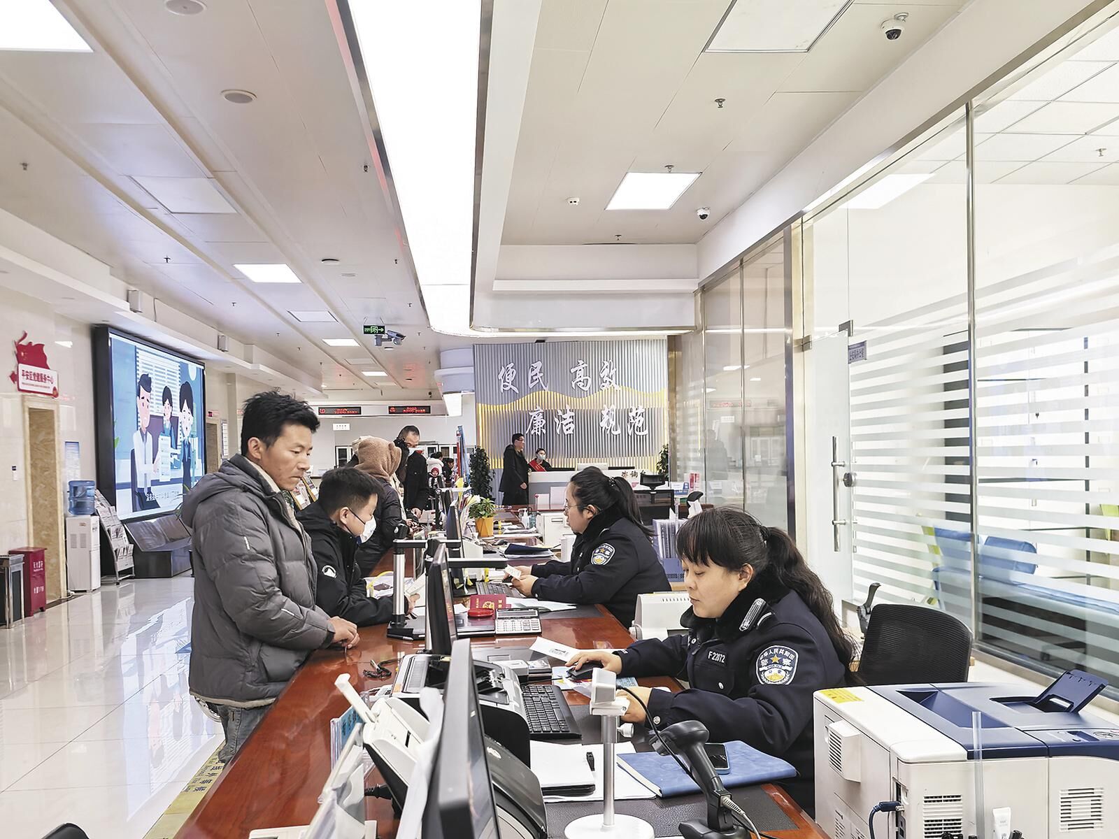 ��(ji��n)�������_(k��i)�þ� ��(sh��)�ɠ�(zh��ng)����ò�����ӛ�߹�(ji��)���ϰ��һ��̽�L���ط���(w��)����Ҋ(ji��n)