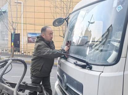 【新春走基層】用行動為西寧“梳妝”——“春來早 人奮進”新春走基層系列報道⑷