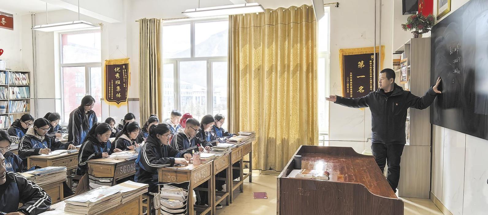 【兩會特別報道·京青一家人】春到玉樹 播種少年的夢