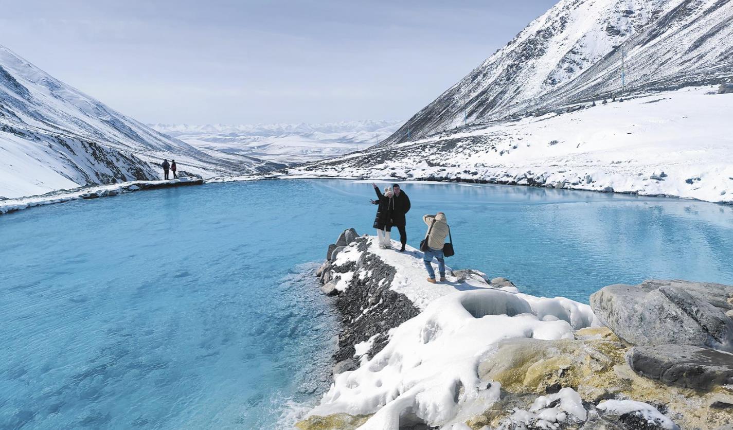 ���ɕ��ؿ��������Pע�����ʵ������ĵ�һ��ѩɽ��