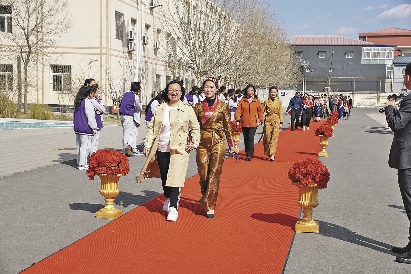 ���ɕ��؄e���������һ���ˡ�ϣ���ķN�ӣ��ڡ��ڶ����ҡ���Ȼ���L