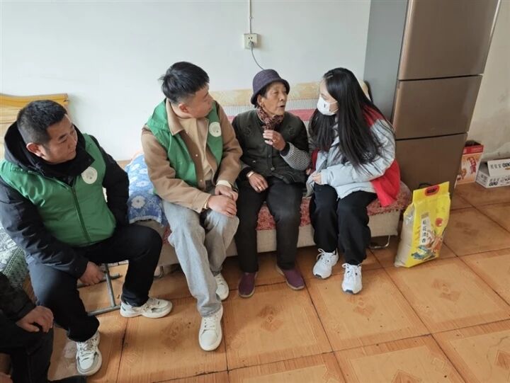 青海西寧:播下“志愿紅” 開出“幸福花”