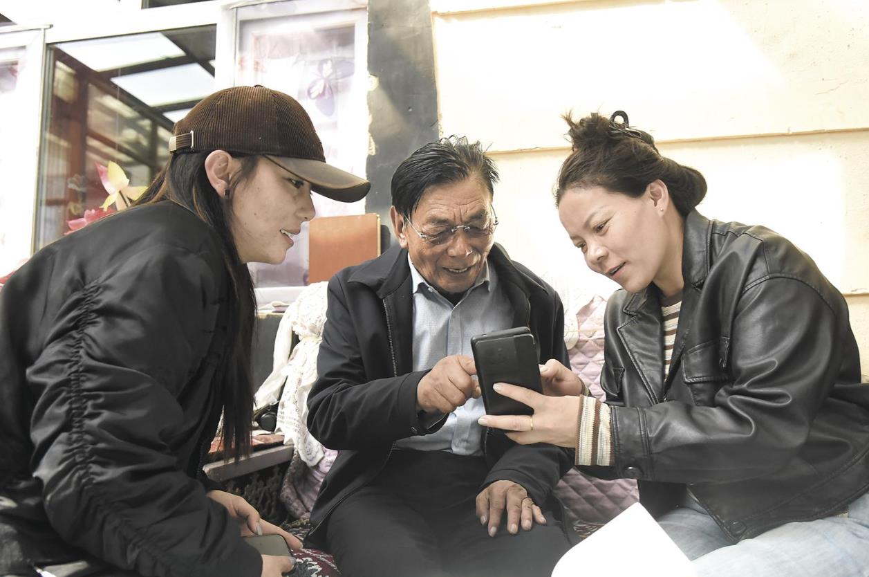 【感黨恩 聽(tīng)黨話 跟黨走·和諧青海行】“尋找水獺的蹤跡就是尋找我們的幸福”——“走進(jìn)新玉樹(shù)”系列報(bào)道①