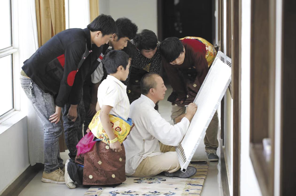 勞模匠心繪唐卡 藝術薪火永相傳——記黃南州熱貢畫院院長娘本