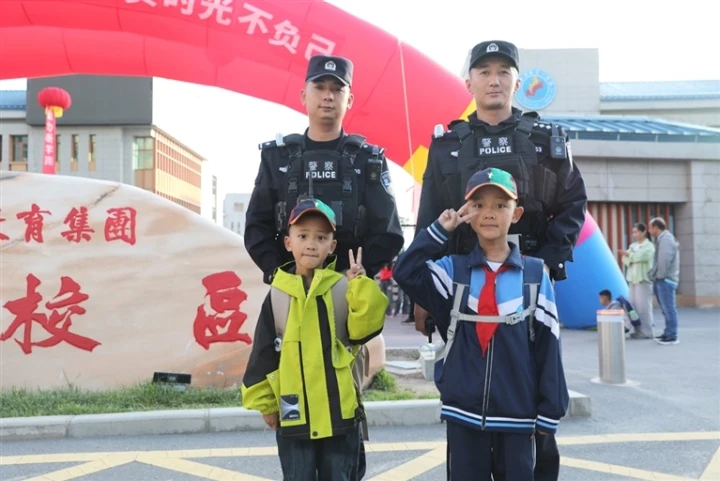 開學啦!西寧公安“護學崗”準時“上線”