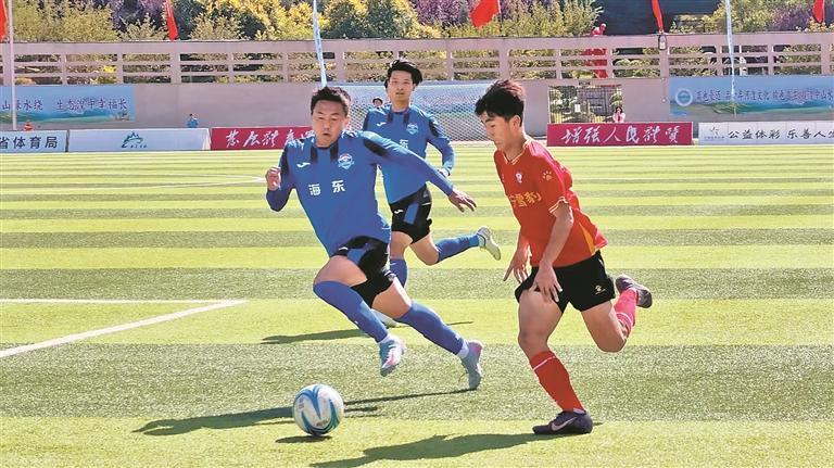 【大美青海·高原足球】攻守兼?zhèn)洌骄郑 诙䦟谩扒喑?lián)賽”第十三輪西寧主場(chǎng)見聞