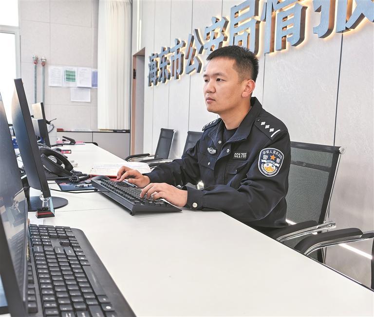 “超級(jí)捕快”用科技和情懷守護(hù)一方安寧——記2025全國(guó)“最美基層民警”候選人陳少峻