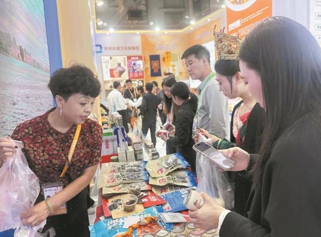 【進博會青海進行時】進博“青”香引客來 高原好物受熱捧——第八屆中國國際進口博覽會青海館見聞